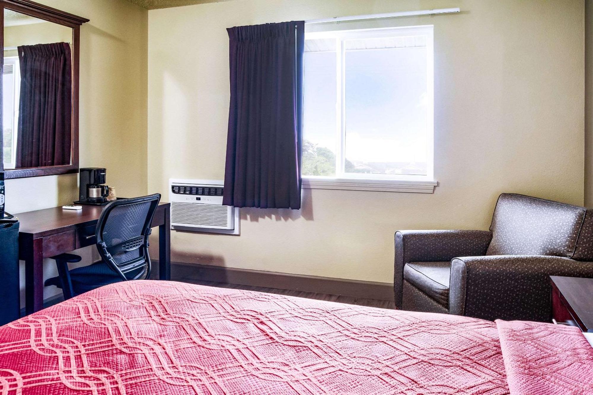 Econo Lodge Newport Exteriér fotografie